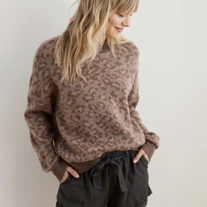 AERIE Women's Brown Animal Print Leopard Crew Neck Sweater Size Medium
